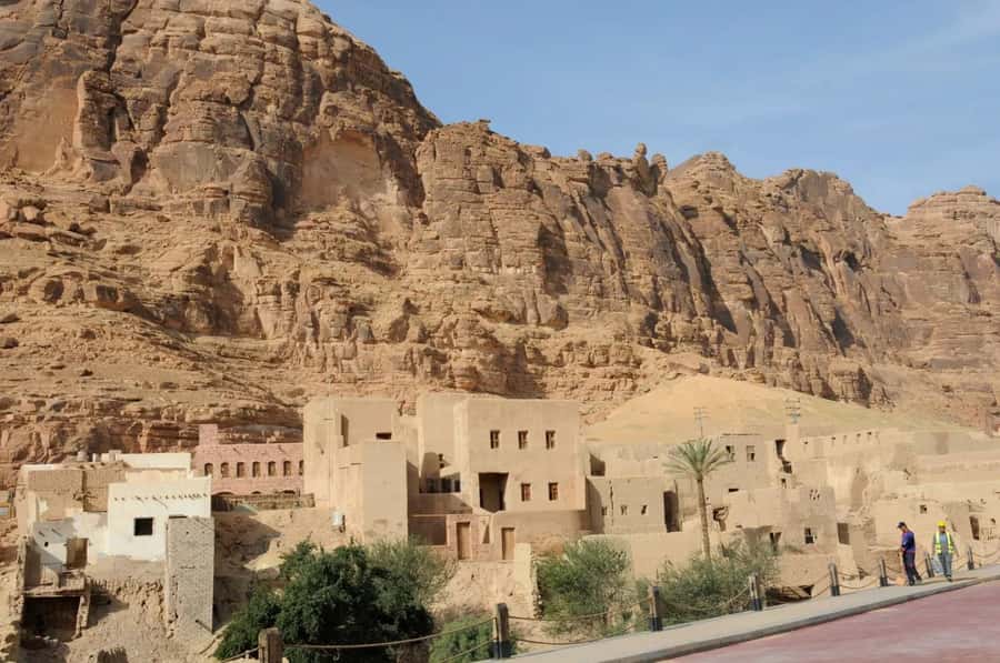 Tour AlUla's Old Town - Following the mudbrick alleys and Old Market Street